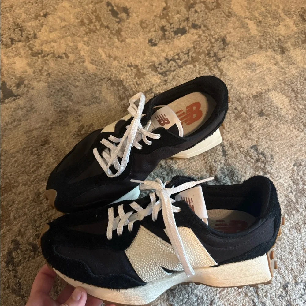 New Balance 327 - Picture 3 of 5